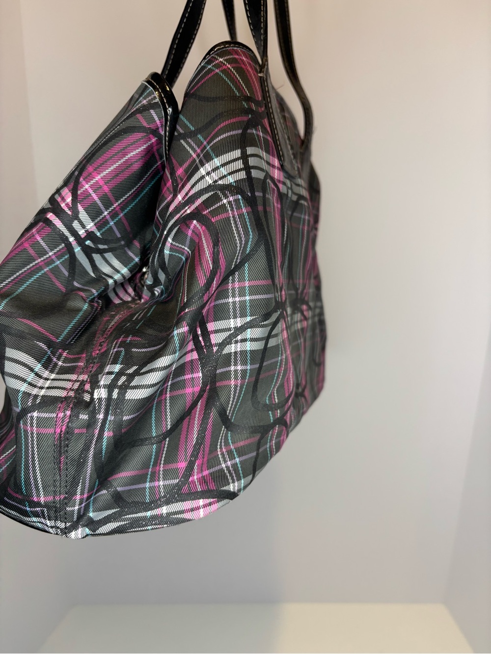 Coach Poppy Berry Plaid Signature C Canvas Kiss Lock Satchel. - Picture 7 of 11